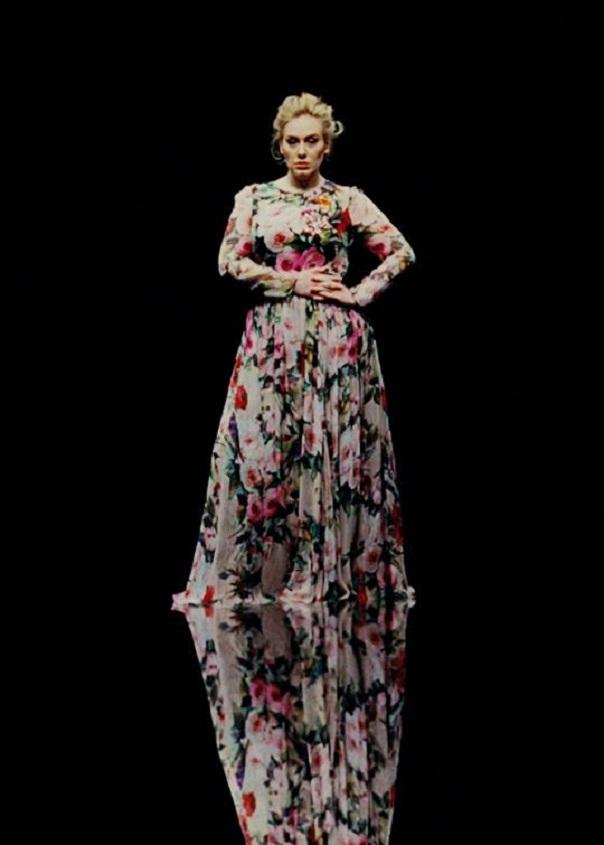 famosas plus size - Adele com Dolce and Gabbana