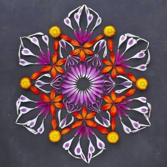 O poder da mandala. Mandala de Kathy Klein com flores naturais , belíssimas!