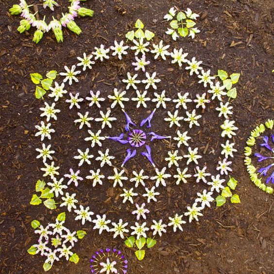 O poder da mandala. Mandala de Kathy Klein com flores naturais , belíssimas!
