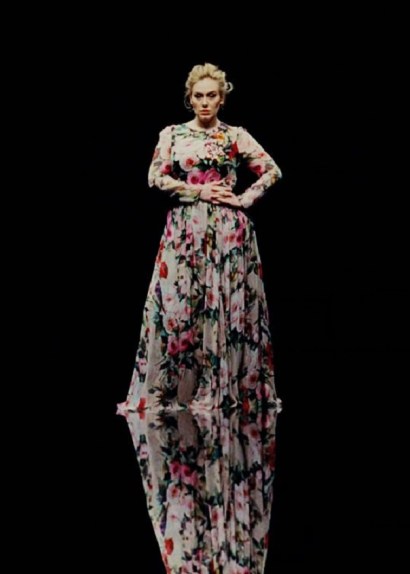 famosas plus size - Adele com Dolce and Gabbana