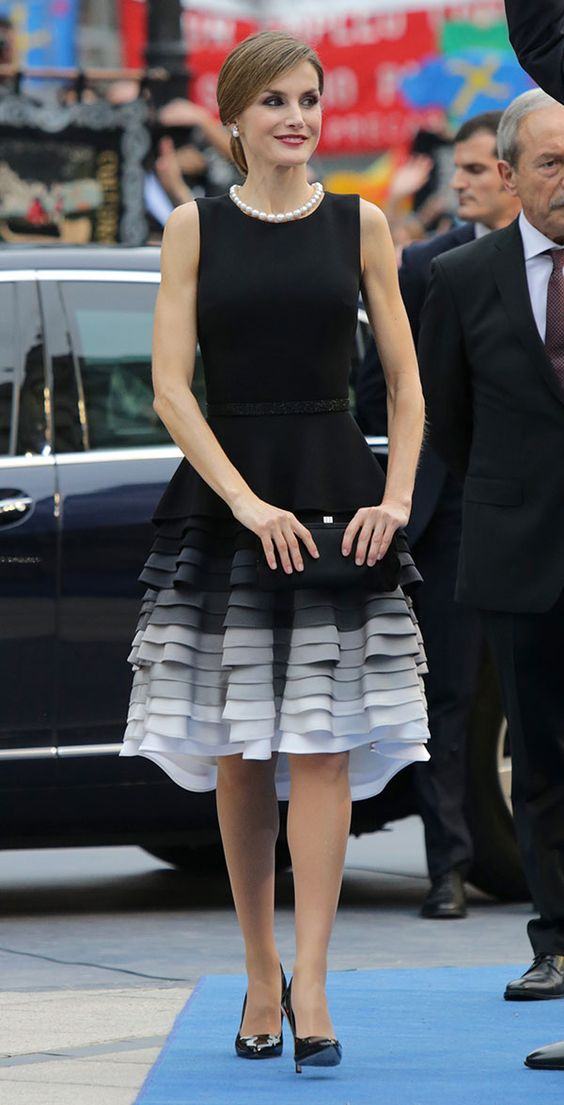 vestido tons degrade cinza e preto - princesa Letizia da Espanha
