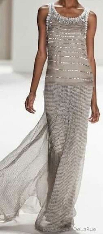 vestido para festas de fim de ano - branco pureza, prata sucesso,. cinza equilíbrio