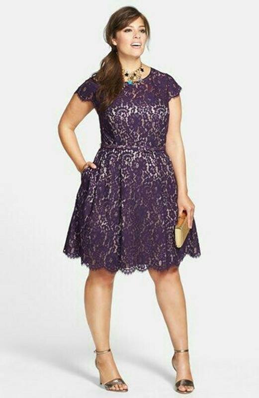 Vestido violeta para festas de fim de ano - plus size