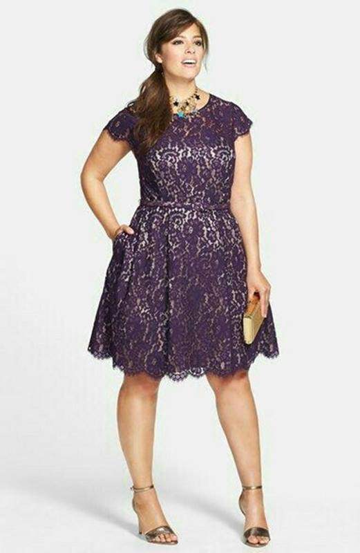 Vestido violeta para festas de fim de ano - plus size