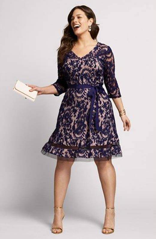 Vestido violeta para festas de fim de ano - plus size