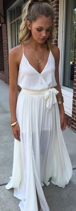 Vestido branco para festa de ano novo na praia - moda anti-idade