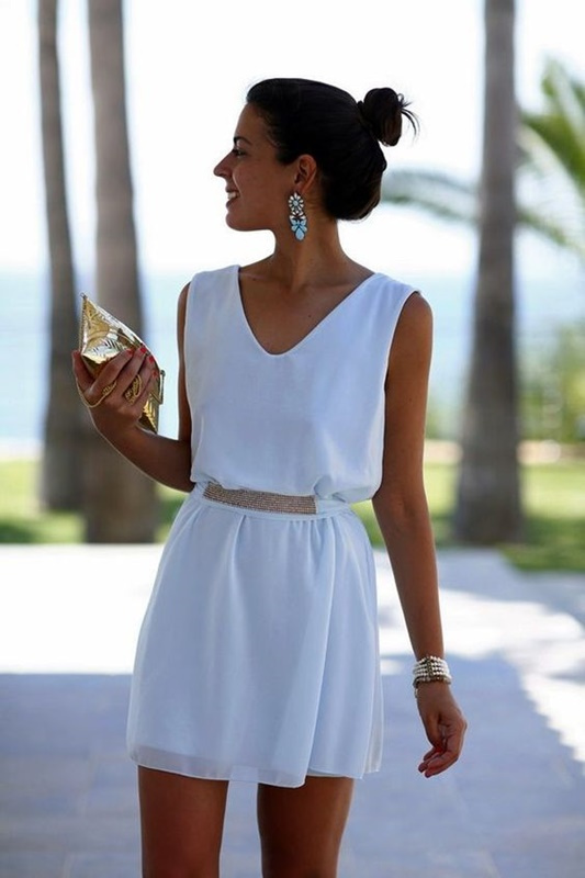 Vestido branco para festa de ano novo na praia - moda anti-idade 50+ 60+