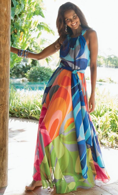 Vestido colorido para festas de fim de ano na praia - moda anti-idade