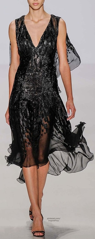 Vestido preto com brilho para festas - moda anti-idade