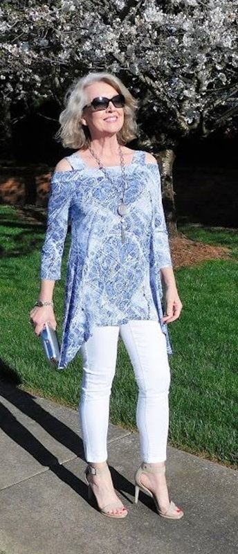 Moda senhoras, moda anti-idade azul e branco, white and black fashion