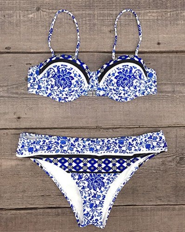 Biquini azul e branco , estampa azulejo portugues