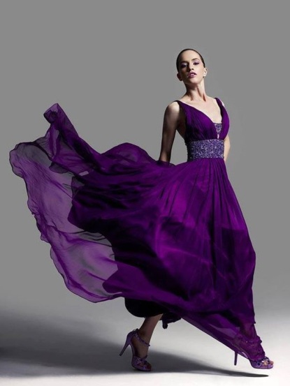 moda ultravioleta - cor pantone 2018 - vestido