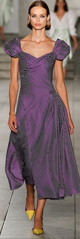 cor 2018 pantone - ultravioleta - vestido