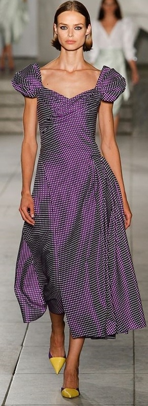 cor 2018 pantone - ultravioleta - vestido