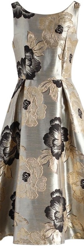 Moda senhoras - vestido curto para bodas de ouro