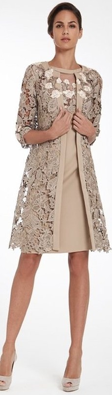 Moda senhoras - vestido curto para bodas de ouro