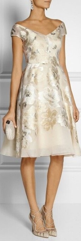 Moda senhoras - vestido curto para bodas de ouro