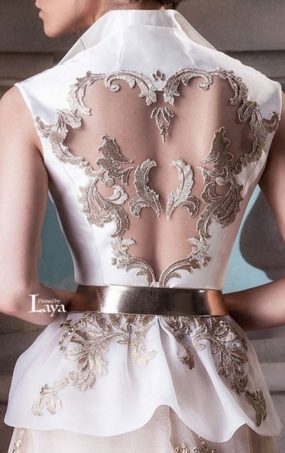 Detalhe das costas do vestido para festa para senhoras