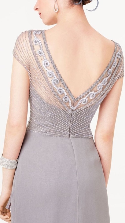 Detalhe das costas do vestido para festa para senhoras