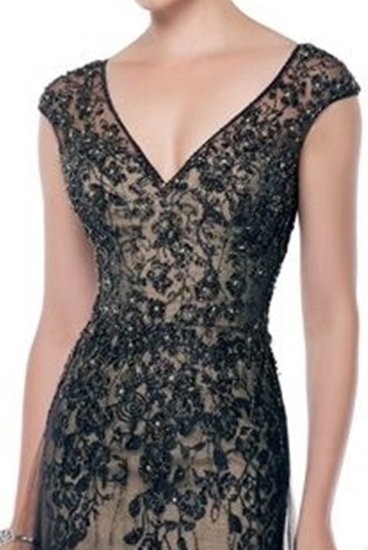 Decote do vestido de festa para senhoras