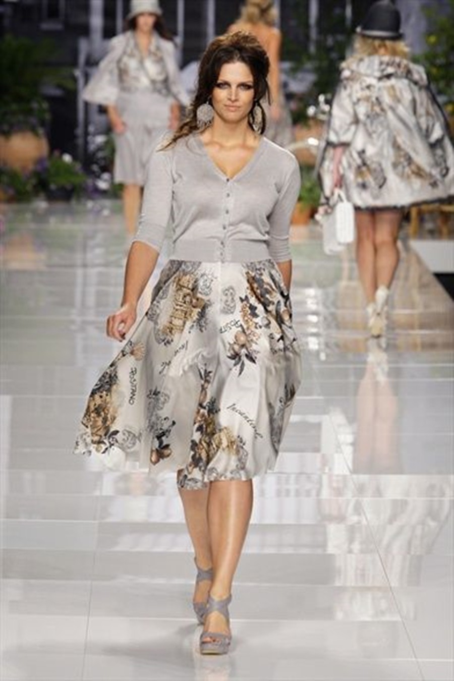Moda curvy para senhoras - duas peças