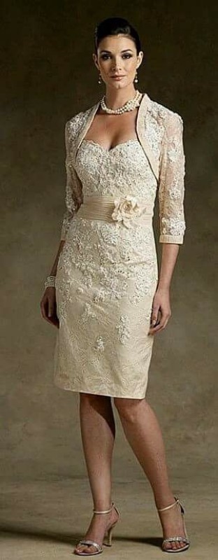 Bodas de pérola -  vestido de renda e colar de pérolas