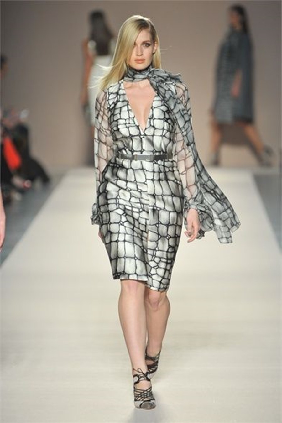 03-moda-curvy-vestido-reto