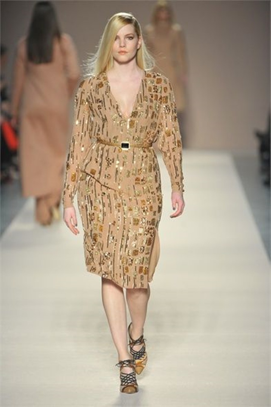 07-moda-curvy-vestido-reto