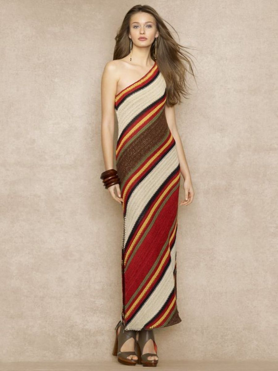 Moda anti-idade: vestido de listras diagonais
