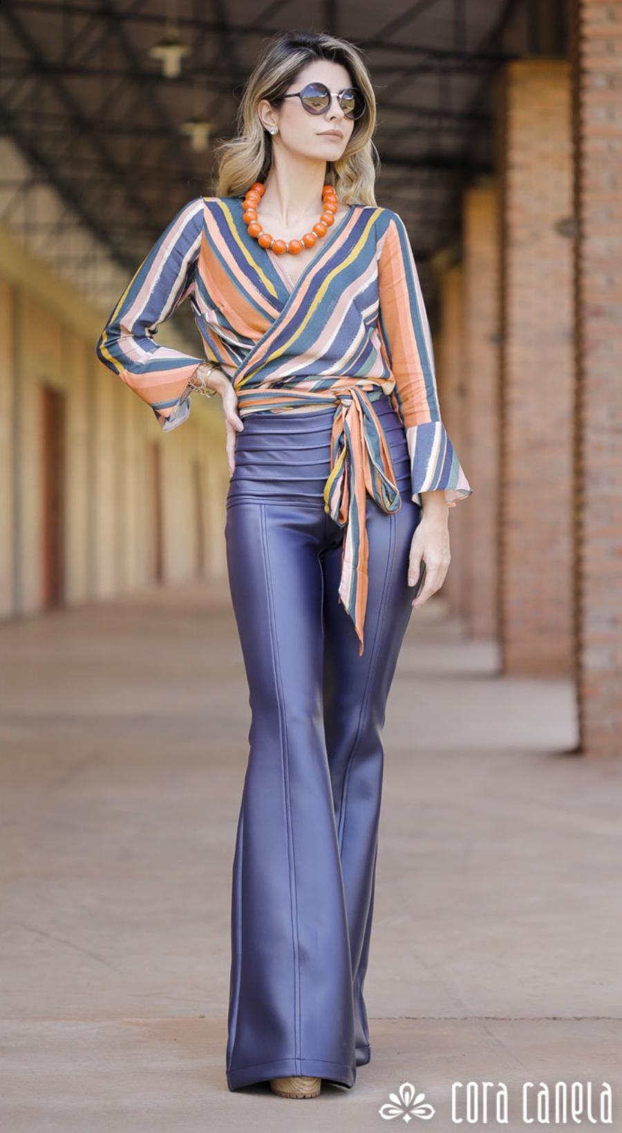 Moda anti-idade: blusa de listras diagonais