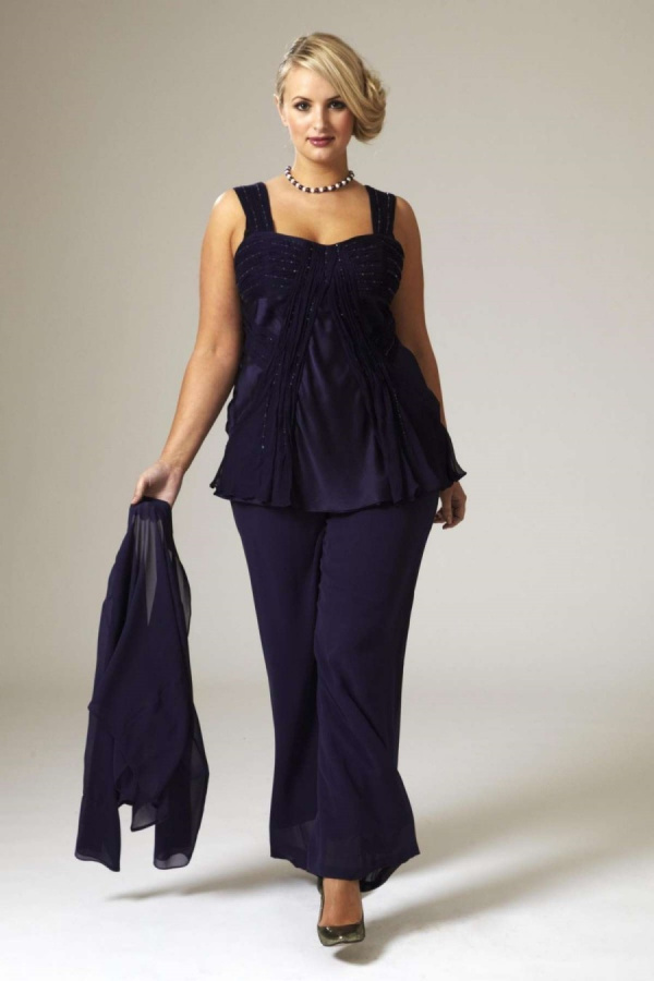 Dicas de moda plus size com estilo à noite