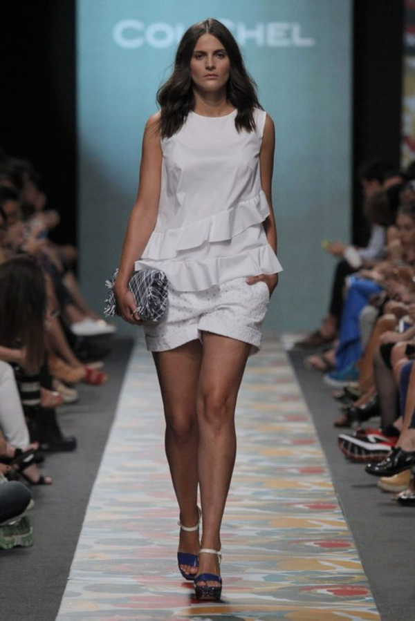 Moda plus size com estilo de shorts