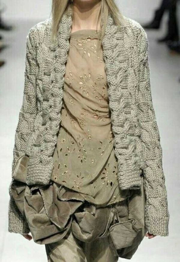 Tendência: 21 modelos de blusas de tricô para ficar na moda
