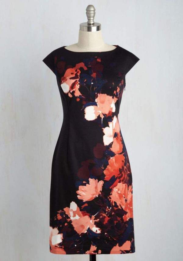 O charme de um detalhe floral no vestido ou blusa