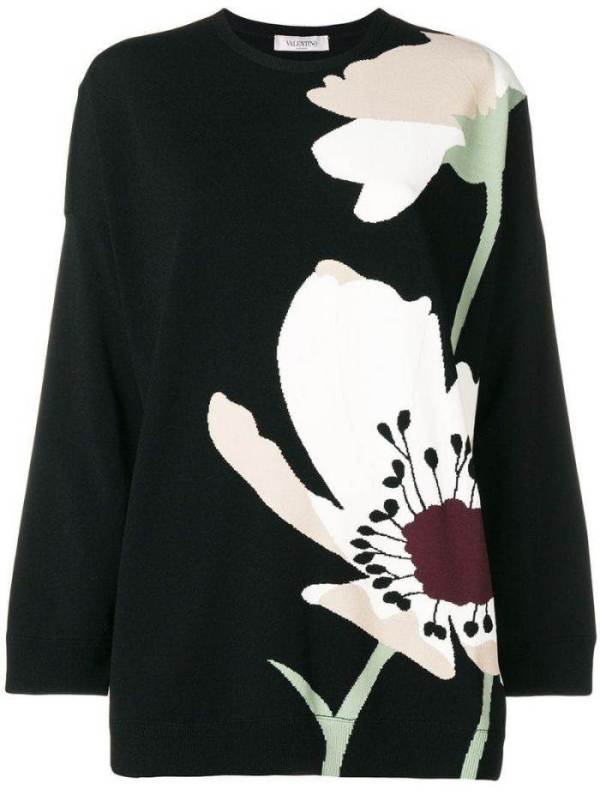 O charme de um detalhe floral no vestido ou blusa