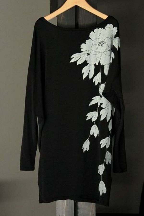 O charme de um detalhe floral no vestido ou blusa