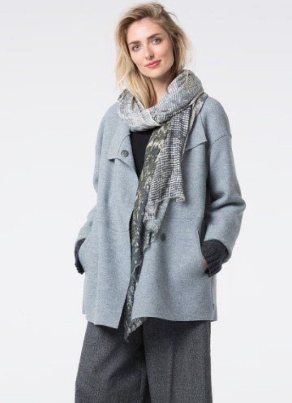 Moda anti-idade: Dicas de como combinar roupas cinza