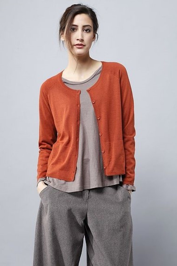 Moda anti-idade: Dicas de como combinar roupas cinza