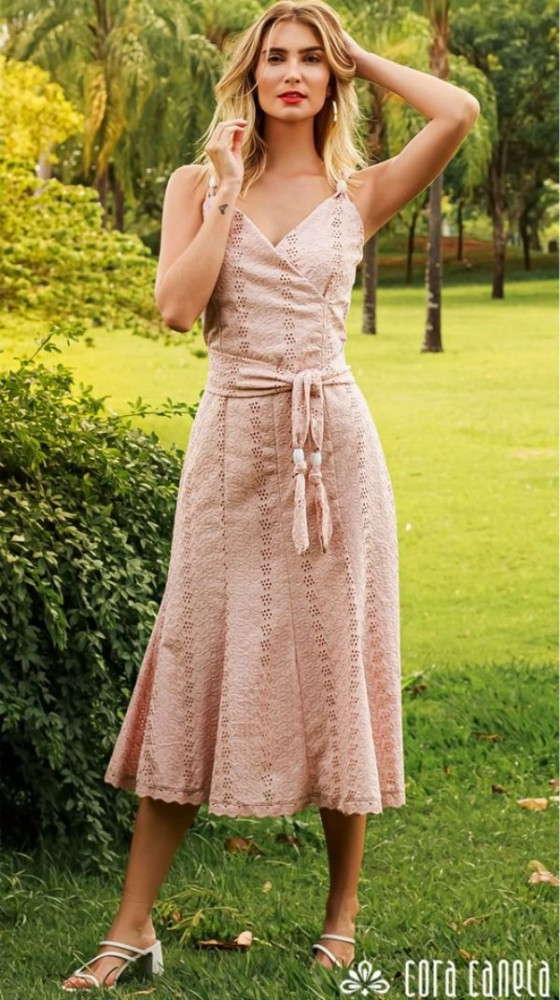 23 Vestidos em laise refrescantes para o verão