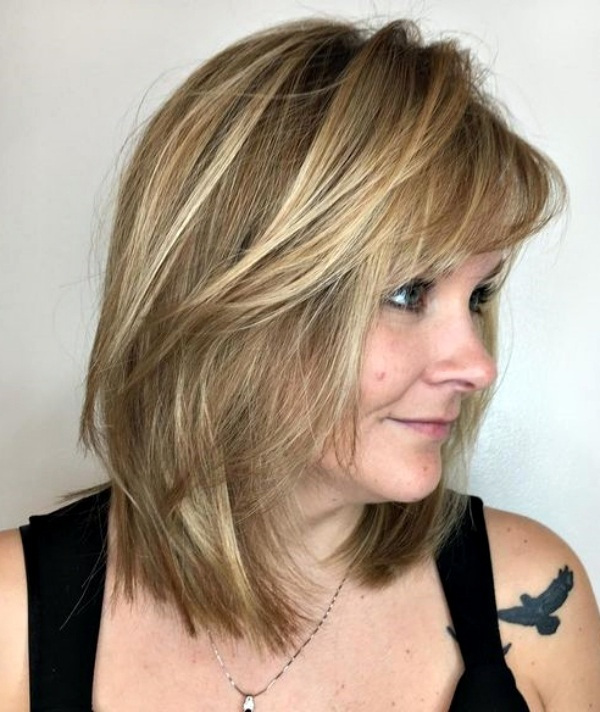 Bem na foto: 18 cortes de cabelo médio ou longo na terceira idade
