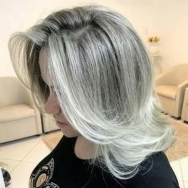 Bem na foto: 18 cortes de cabelo médio ou longo na terceira idade
