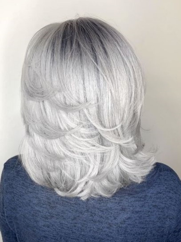 Bem na foto: 18 cortes de cabelo médio ou longo na terceira idade