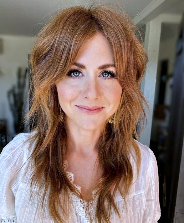 Bem na foto: 18 cortes de cabelo médio ou longo na terceira idade