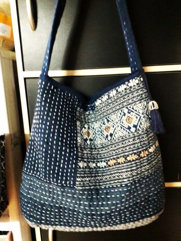 Sustentabilidade na Moda: 19 Inspirações de Bolsas Feitas com Jeans Reciclado