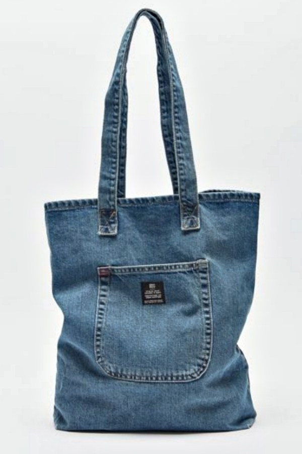 Sustentabilidade na Moda: 19 Inspirações de Bolsas Feitas com Jeans Reciclado