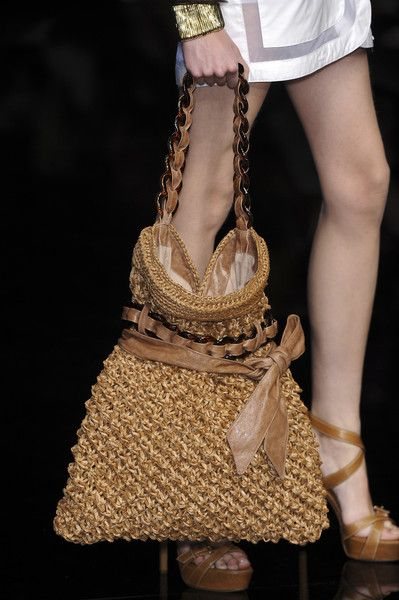 Bolsa de crochê do estilista Ermanno Scervino