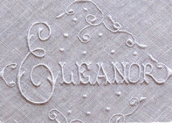 Bordando monogramas - um luxo só!
