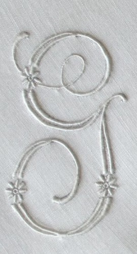 Bordando monogramas - um luxo só!