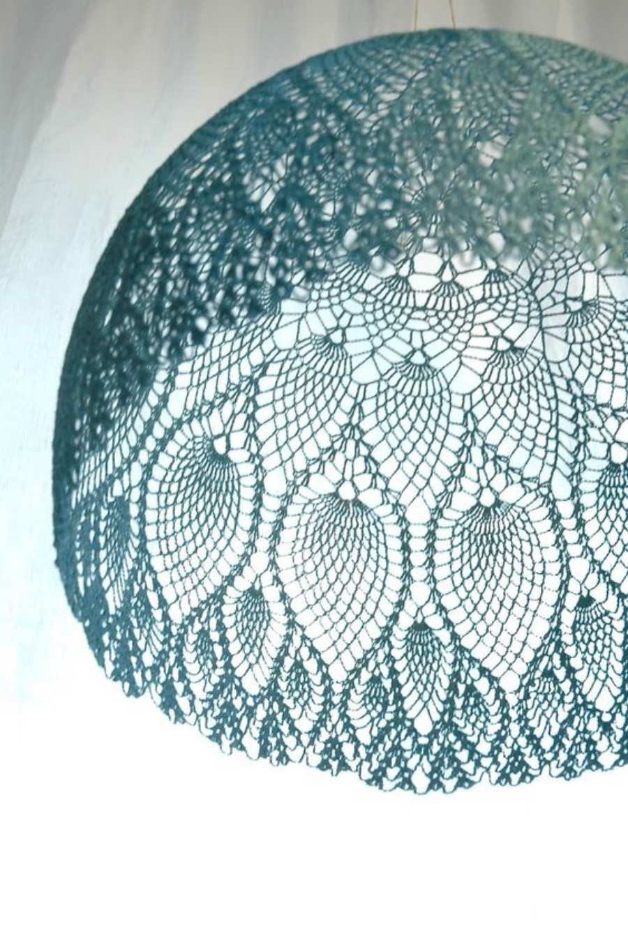 Luminária com ponto abacaxi em crochê