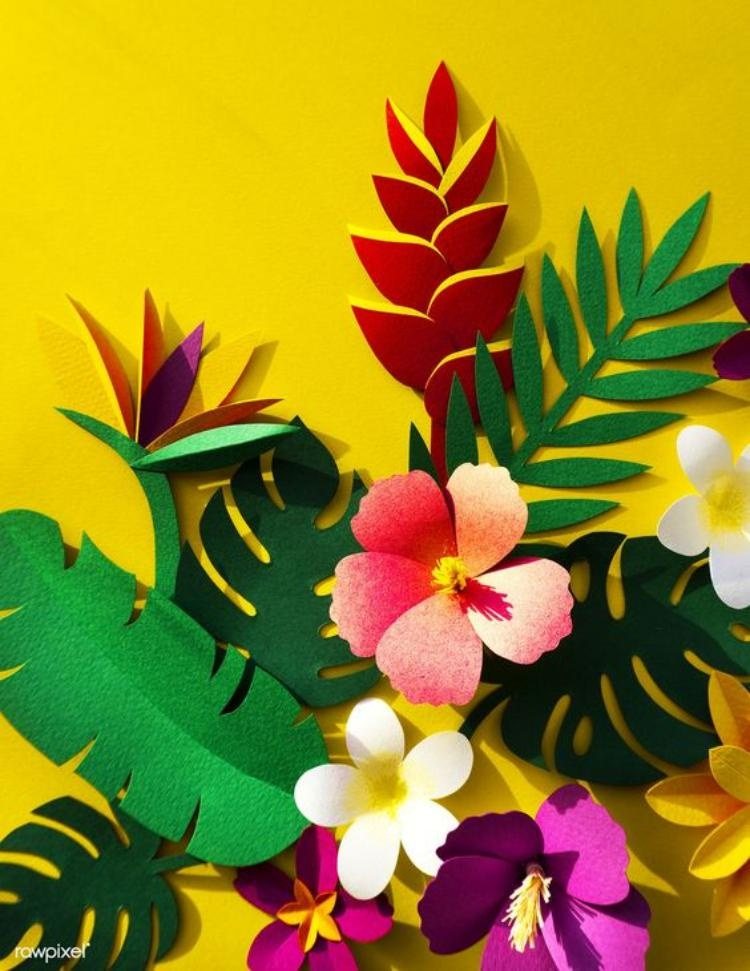 Festa havaiana com flores gigantes de papel
